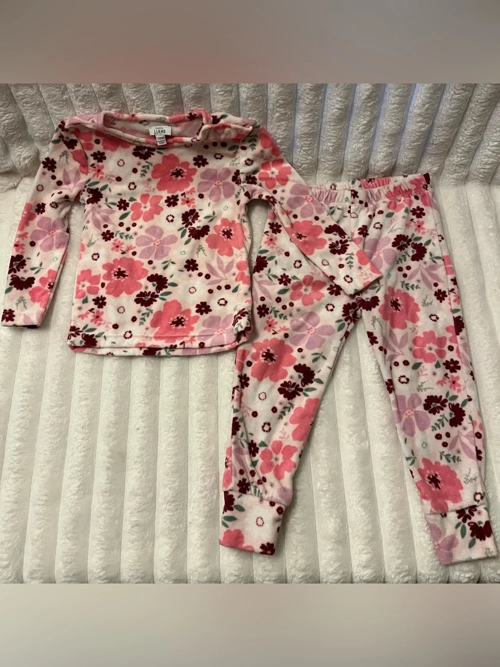 Lot of 5 baby clothes
